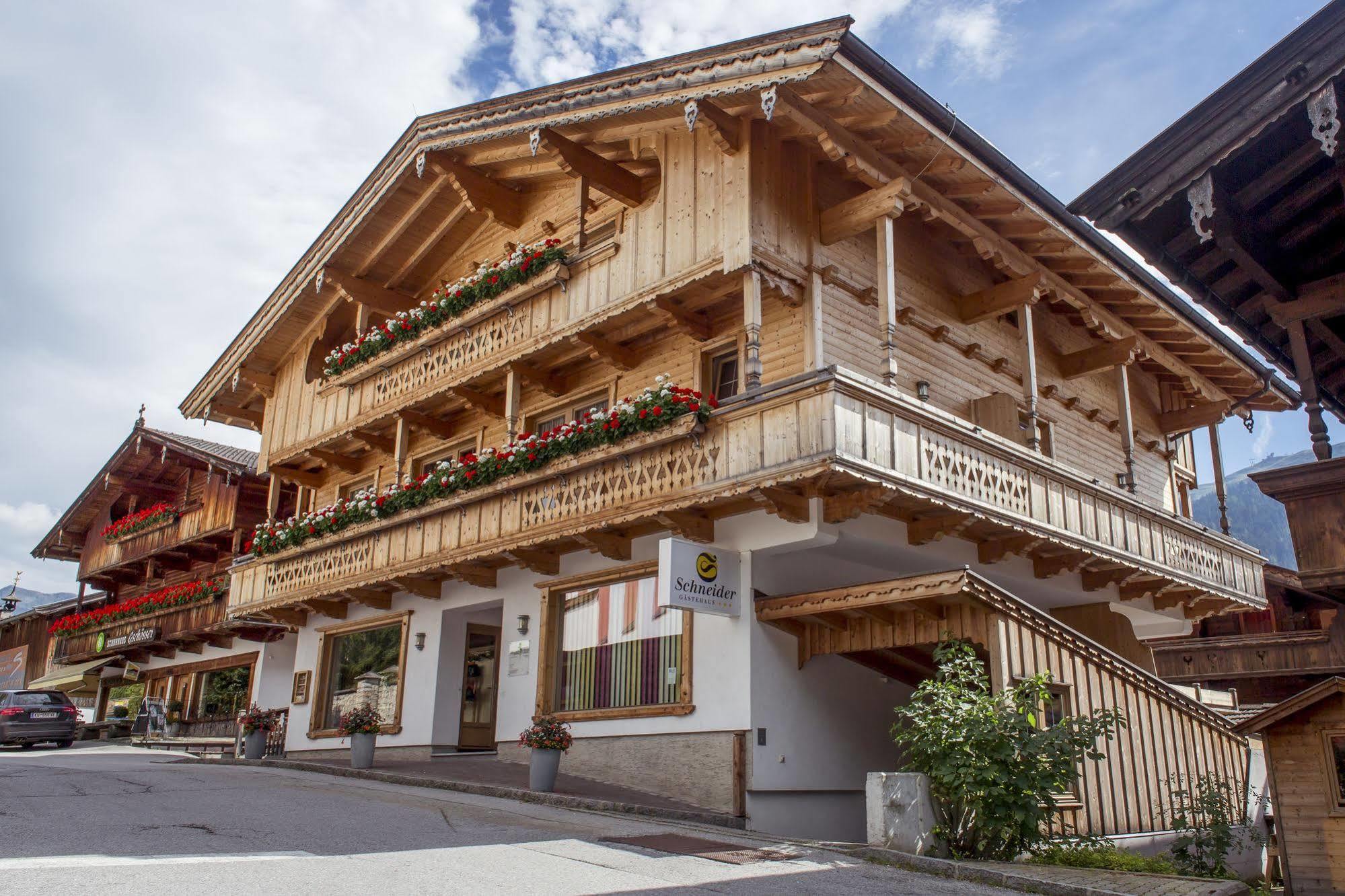 Das Gaestehaus Schneider Am Dorfplatz Альпбах Экстерьер фото
