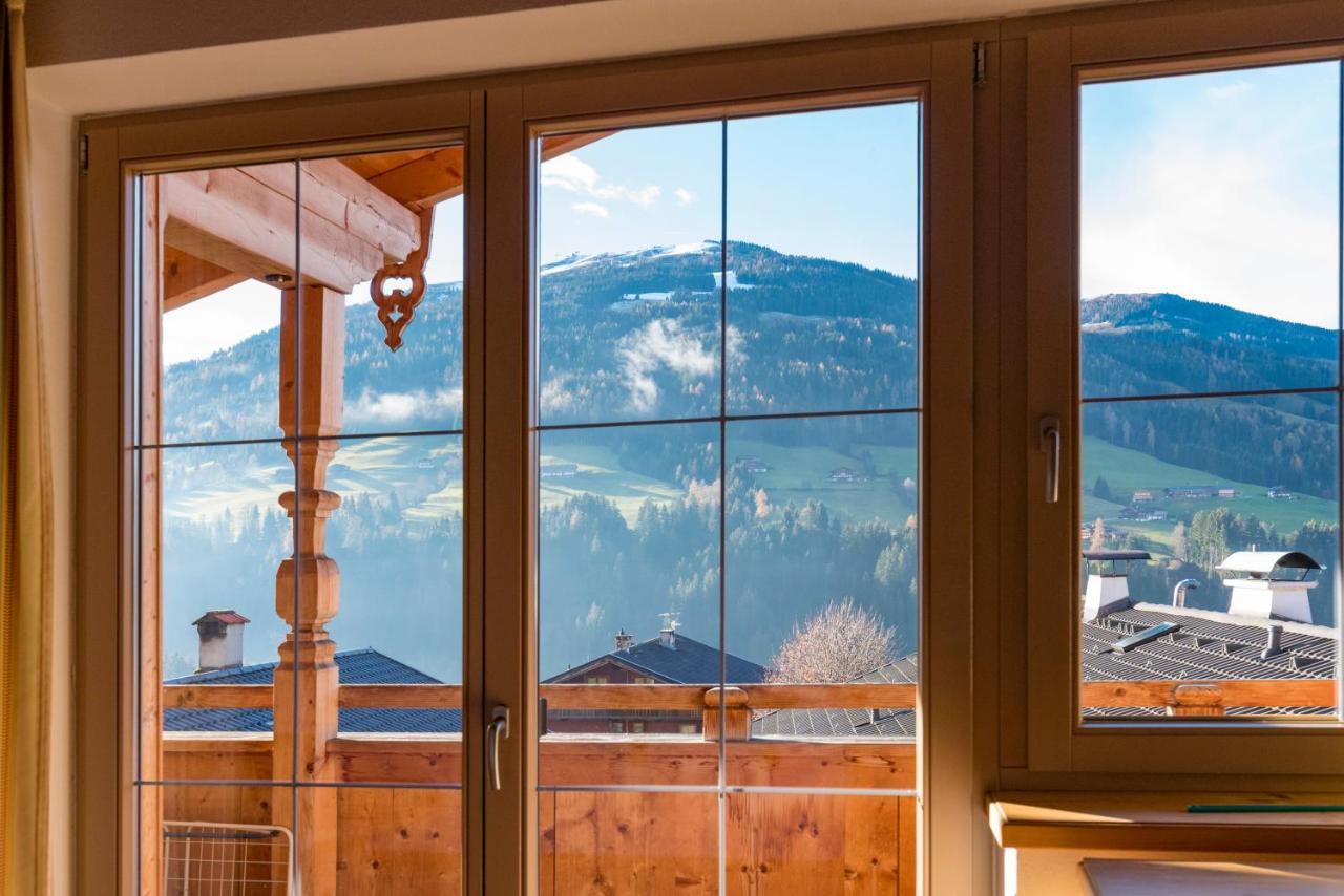 Das Gaestehaus Schneider Am Dorfplatz Альпбах Экстерьер фото